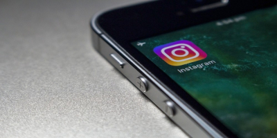 Instagram Tests Carousel Post Feature Enabling Friends to Add Content